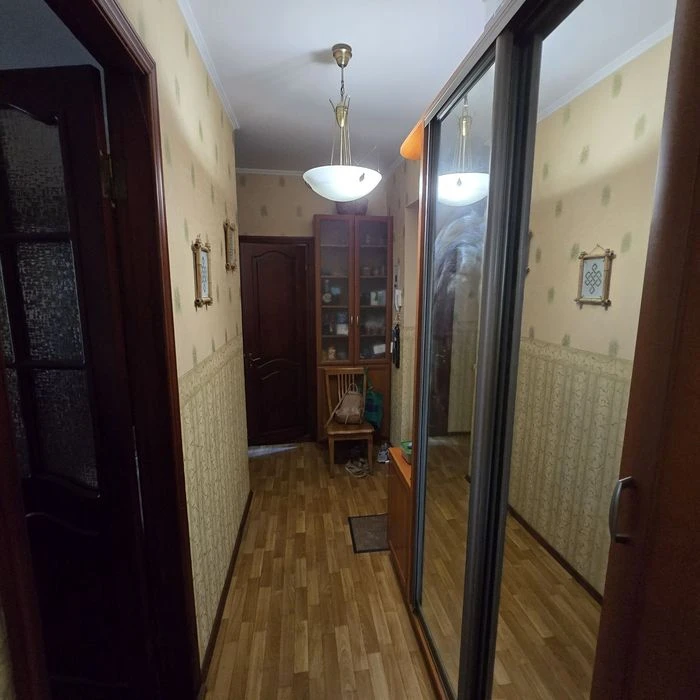 Продаю 2 кім квартиру Молодогвардійська  - проспект Богоявле