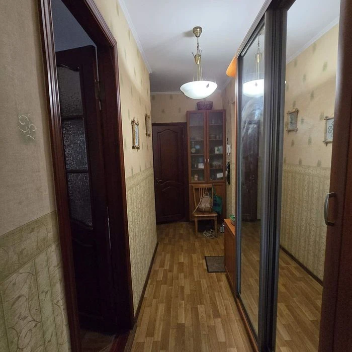 Продаю 2 кім квартиру Молодогвардійська  - проспект Богоявле