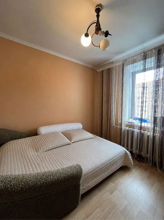 Продаж 3 кімнатної квартири у цегляному будинку