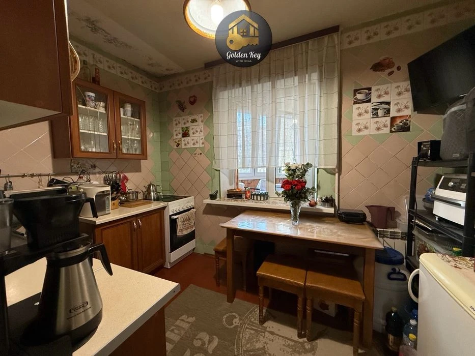 Продаж комфортної 3-кімнатної квартири З ВИДОМ НА ОЗЕРО ,  3