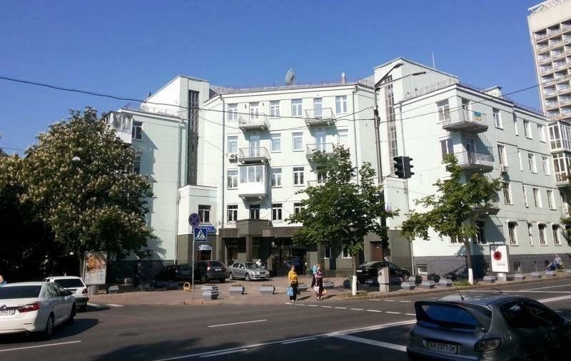 Windows on Hrushevskoho. Apartment for sale opposite Mariinsky.