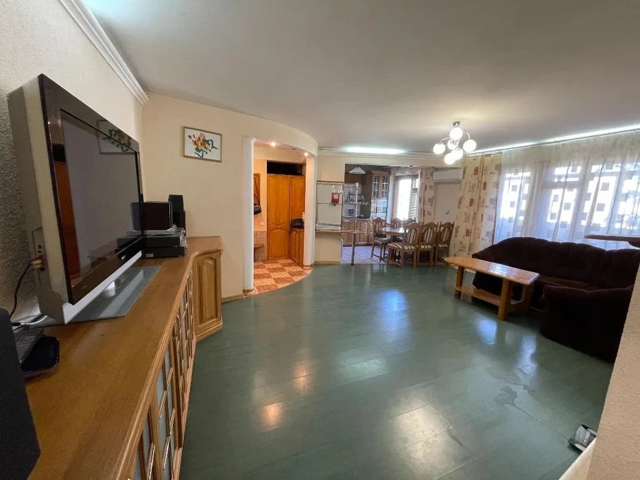 Продам 3к Чешку Поля низ ( Кирова ) Минина Менахем Шнеерсона