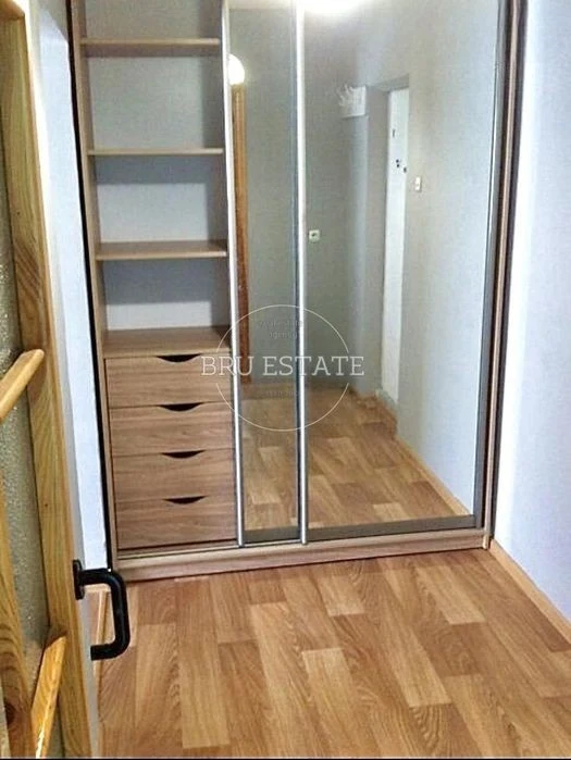 Продаж 1 к квартири 42 м кв Позняки Ахматової Драгоманова бі