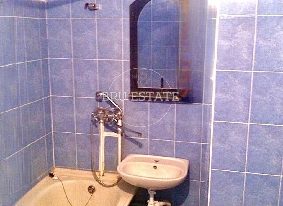 Продаж 1 к квартири 42 м кв Позняки Ахматової Драгоманова бі