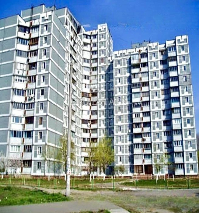 Продаж 1 к квартири 42 м кв Позняки Ахматової Драгоманова бі