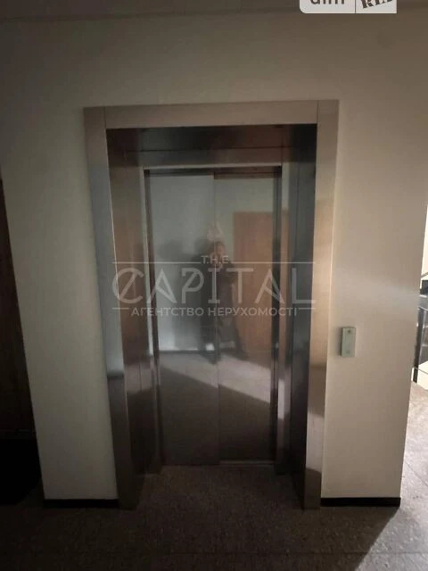Продаж 4к квартири 136 кв. м на вул. Набережно-Рибальська до