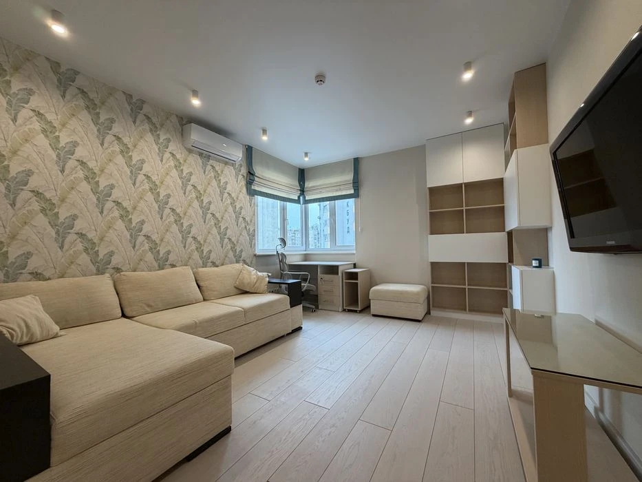 Продаж сучасної 2-кімнатної квартири,  вул. Драгоманова, 38