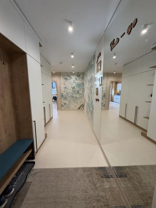 Продаж сучасної 2-кімнатної квартири,  вул. Драгоманова, 38