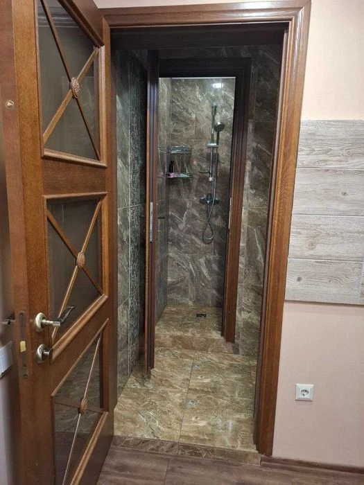 Продам фасадное помещение - 2 комнатная квартира Черемушки К