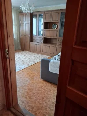 Продам 2 кім. квартиру на Кримському бульварі .