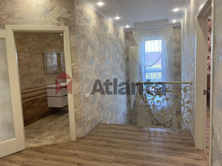 Good house in Sauvignon with renovation