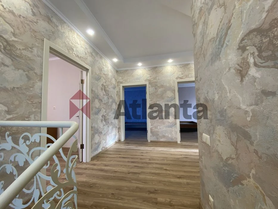 Good house in Sauvignon with renovation