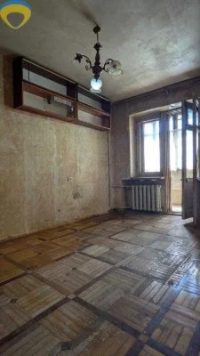 Двухкомнатная в пароходском  доме на Таирова под ремонт