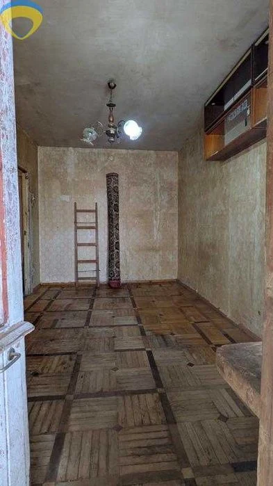 Двухкомнатная в пароходском  доме на Таирова под ремонт
