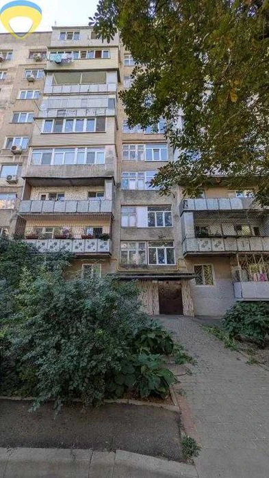 Двухкомнатная в пароходском  доме на Таирова под ремонт
