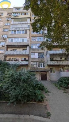 Двухкомнатная в пароходском  доме на Таирова под ремонт