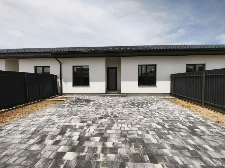 Продається котедж, вул. Петра Угляренка Код: 34902