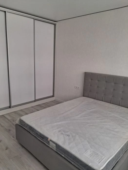 Продам 1.5 квартиру Озерна