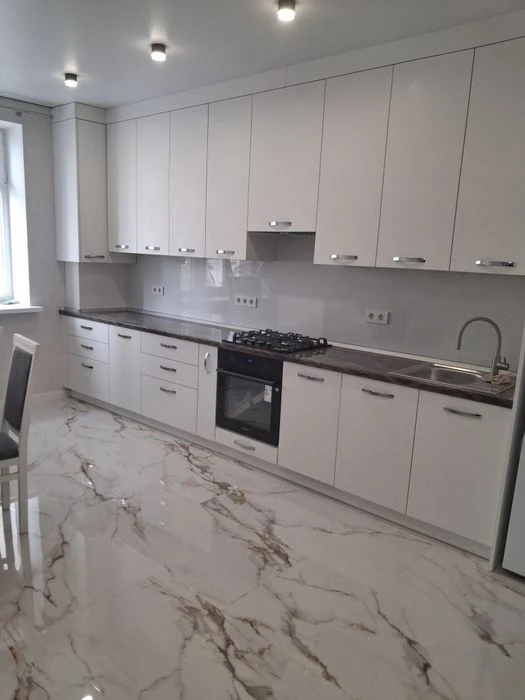 Продам 1.5 квартиру Озерна