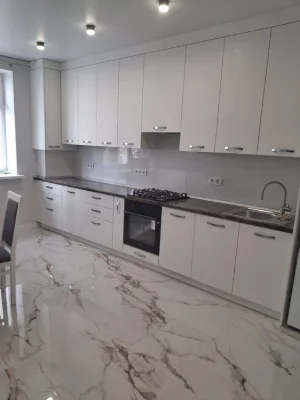 Продам 1.5 квартиру Озерна