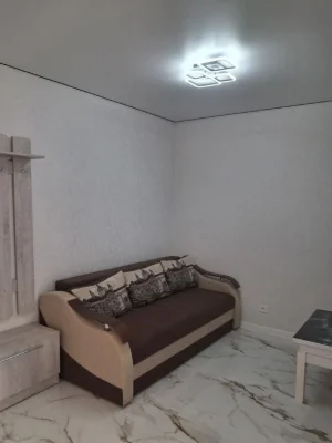 Продам 1.5 квартиру Озерна