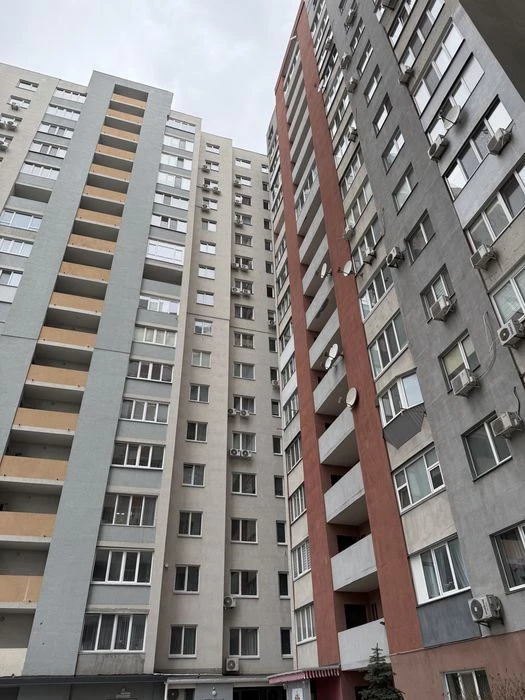 Продам квартиру у новобудові з видом на Дніпро