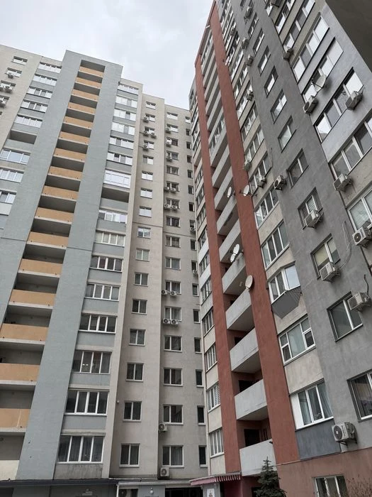 Продам квартиру у новобудові з видом на Дніпро