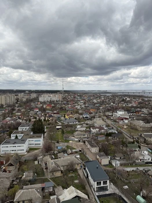Продам квартиру у новобудові з видом на Дніпро
