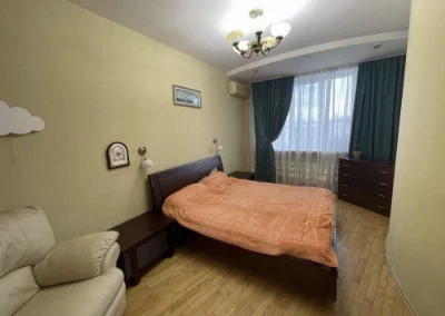Продаж квартири в історичному будинку зі шпілем