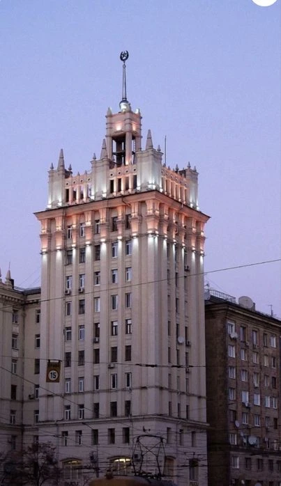 Продаж квартири в історичному будинку зі шпілем