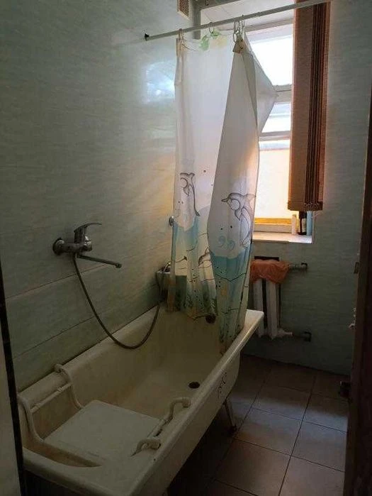 Продам  гостинку на Холодной горе