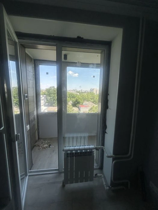 Продається 4 кк ( кухня студіо+3 кімнати) Торг можливий