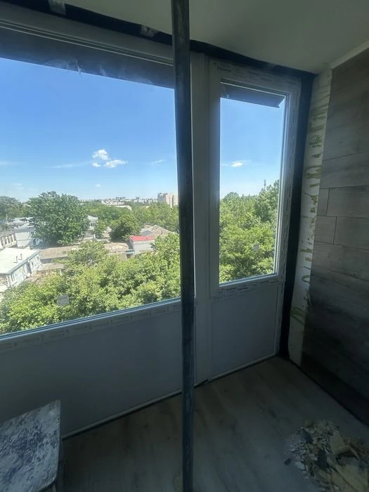 Продається 4 кк ( кухня студіо+3 кімнати) Торг можливий