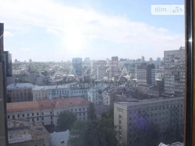 Sale of 4-room apartment 120 sq. m. on Bogdana Khmelnytskyi St. 5