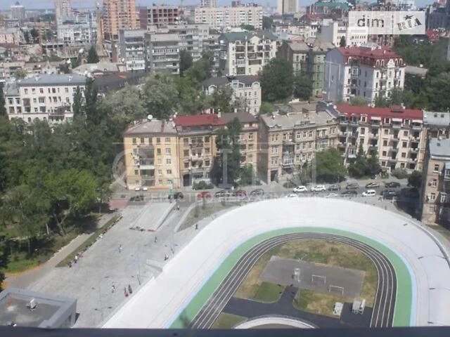 Sale of 4-room apartment 120 sq. m. on Bogdana Khmelnytskyi St. 5