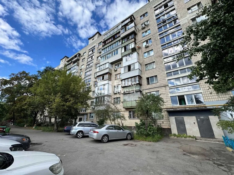 Продаж 1к квартири під ремонт | Братиславська, 26 | 10 хв до