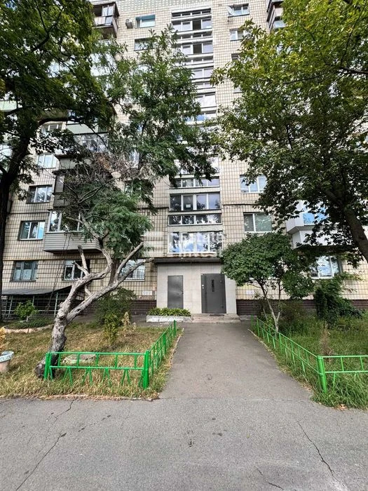 Продаж 1к квартири під ремонт | Братиславська, 26 | 10 хв до