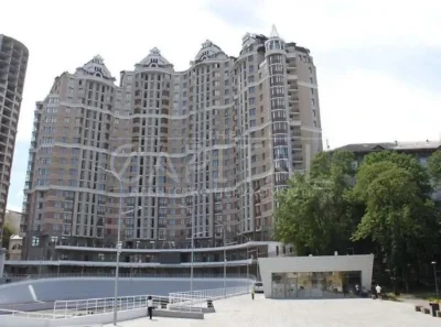 Sale of 4-room apartment 120 sq. m. on Bogdana Khmelnytskyi St. 5