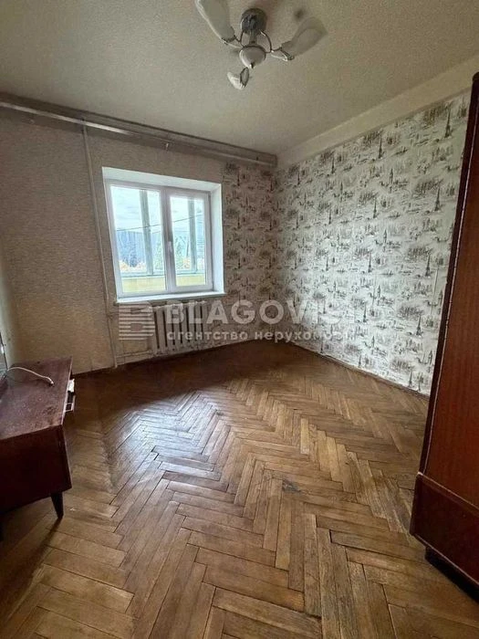 Продається 2-кімнатна квартира по вул. Велика Васильківська