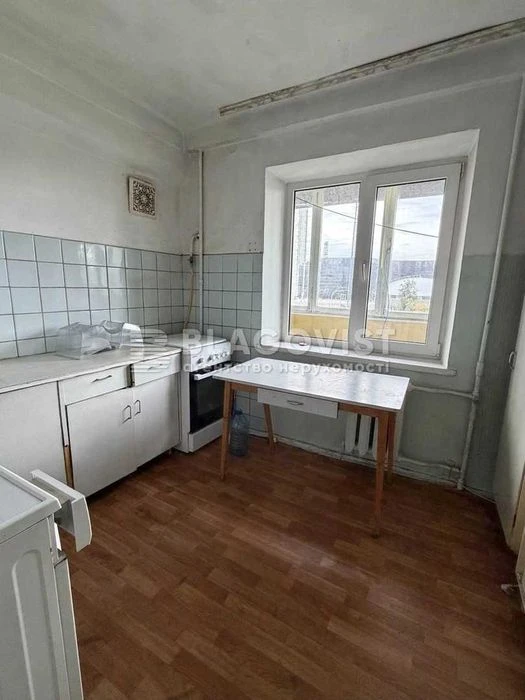 Продається 2-кімнатна квартира по вул. Велика Васильківська