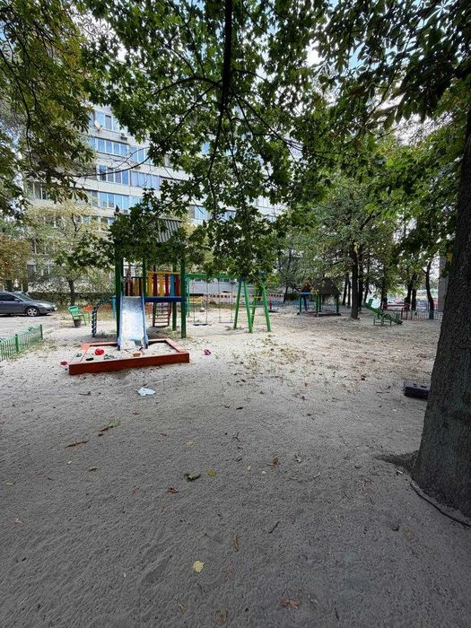 Продається 2-кімнатна квартира по вул. Велика Васильківська