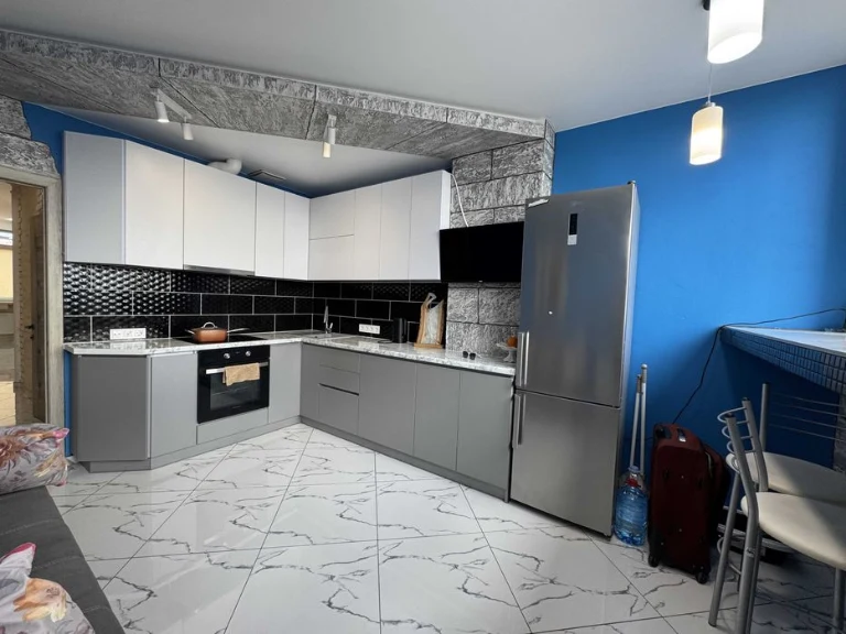 Однокімнатна квартира в новому будинку на середньому поверсі
