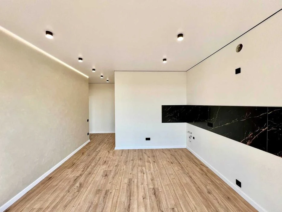 One-room apartment with modern renovation and balcony