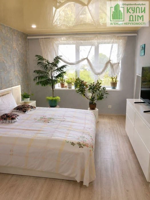 В продажу 5 кімнат 96 кв.м Критий ринок
