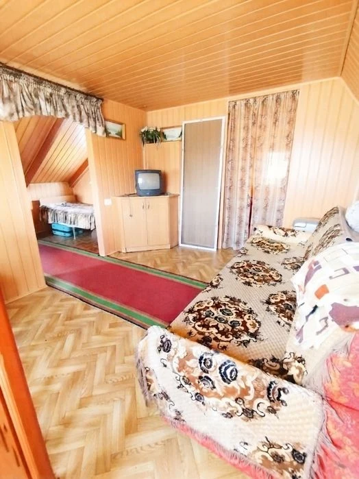 Продам дачний будинок в місті "Блакитні озера"