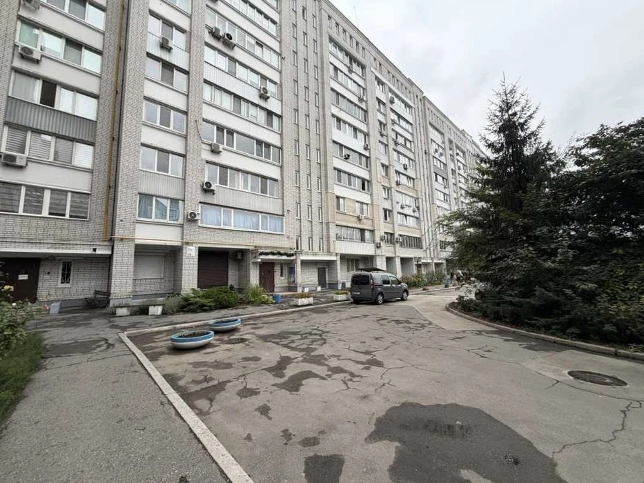 Продам большую квартиру в кирпичном доме 52 м с ремонтом Тит