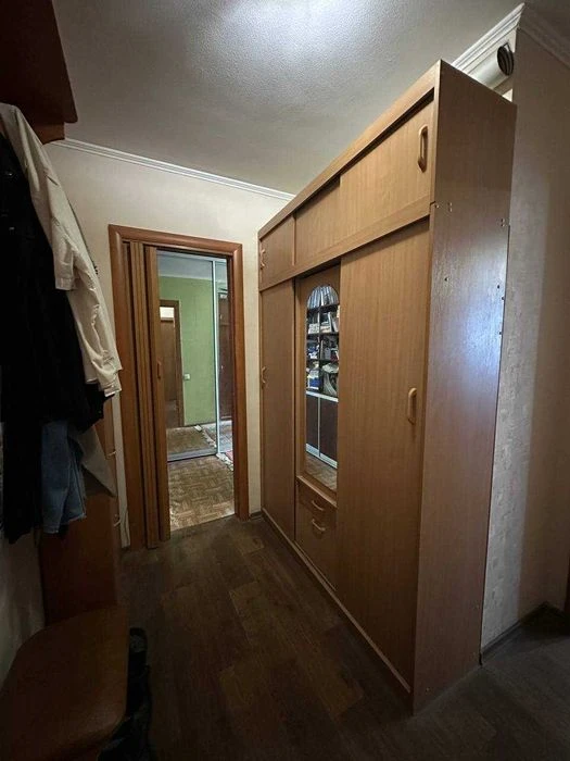 Продам большую 1к Победа 3.ВосходКирпичный дом.Перемога