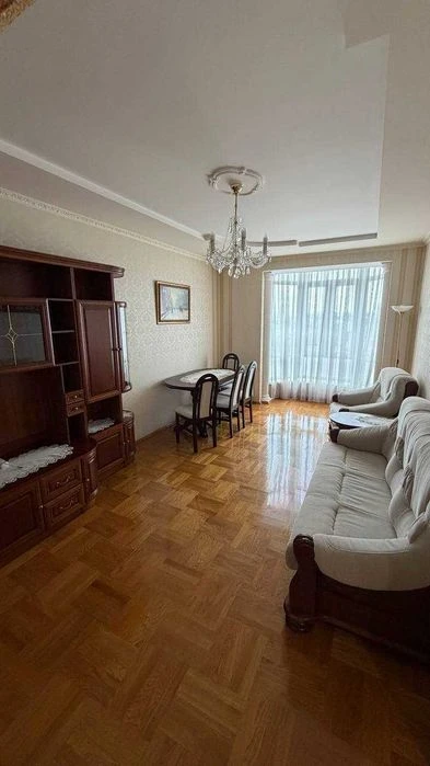 Продаж 3-кімнатної квартири готової до прожиття по вул Незал