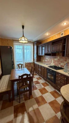 Продаж 3к квартири по вул Незалежності з гарним ремонтом