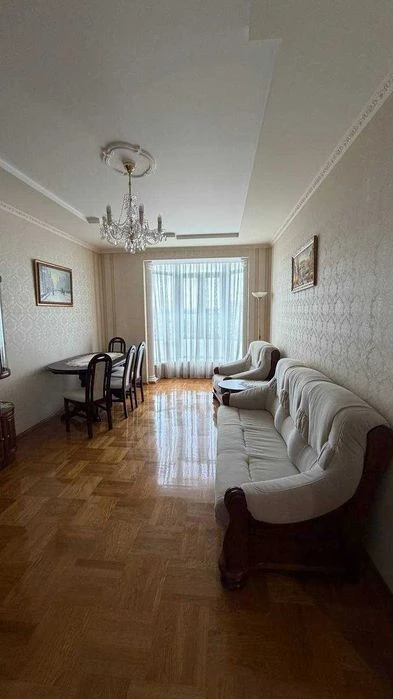 Продаж 3к квартири по вул Незалежності з гарним ремонтом